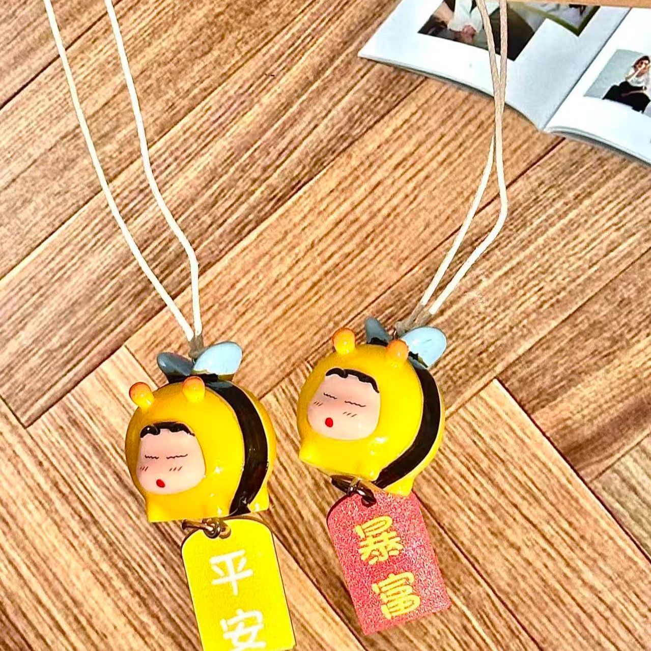 Crayon Shin-chan Bee Cosplay F - đánh giá và giá Car Mirror