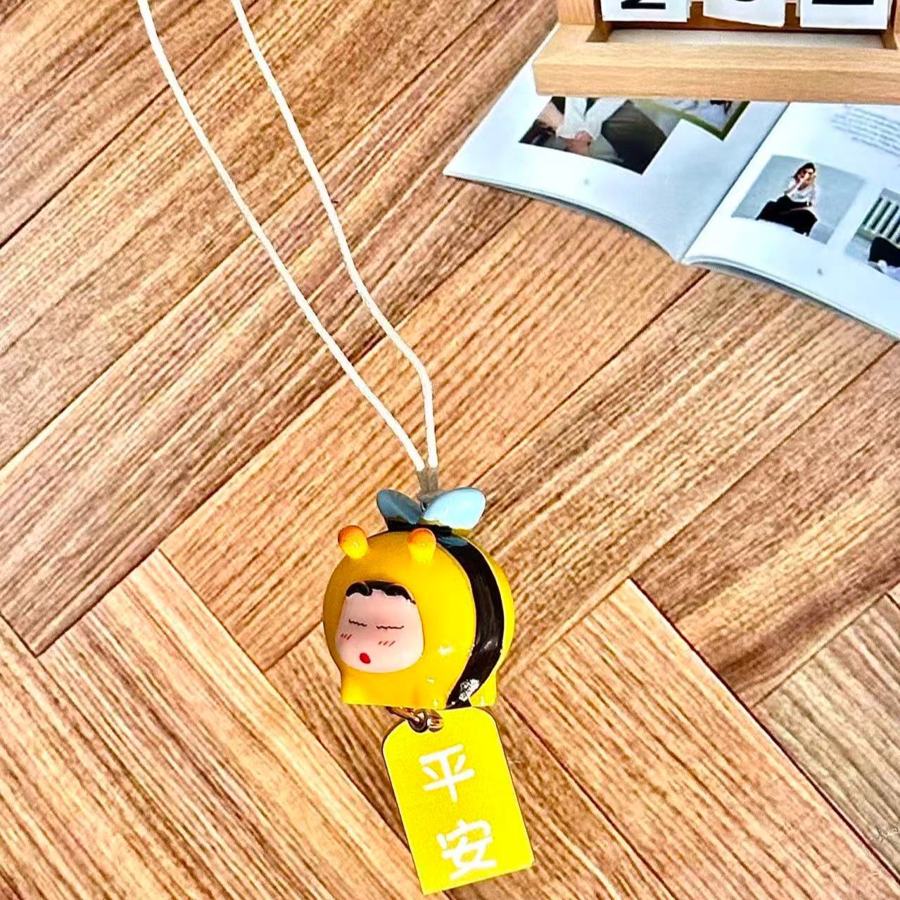 Crayon Shin-chan Bee Cosplay F - đánh giá và giá Car Mirror